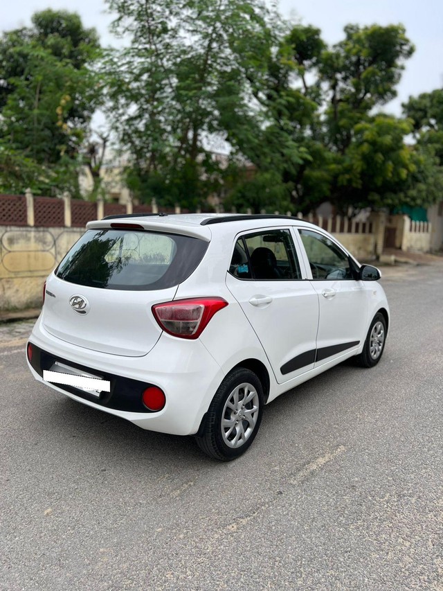 Second-hand 2018 Hyundai Grand i10 Magna for sale in Ajmer-9