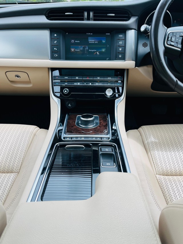 Second-hand 2016 Jaguar XF 2.0 Diesel Prestige for sale in Bangalore-12