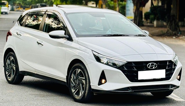 Second-hand 2023 Hyundai i20 Asta BSVI for sale in New Delhi