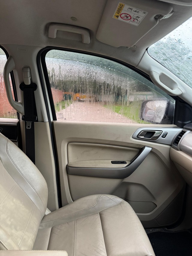 Second-hand 2019 Ford Endeavour Titanium 4X2 for sale in Lucknow-12