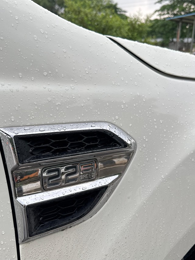 Second-hand 2019 Ford Endeavour Titanium 4X2 for sale in Lucknow-6