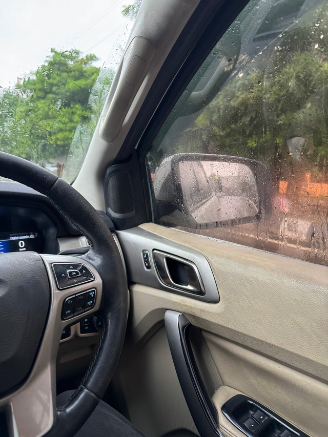 Second-hand 2019 Ford Endeavour Titanium 4X2 for sale in Lucknow-10