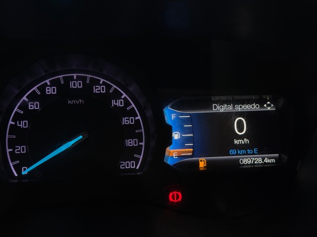 Second-hand 2019 Ford Endeavour Titanium 4X2 for sale in Lucknow-9