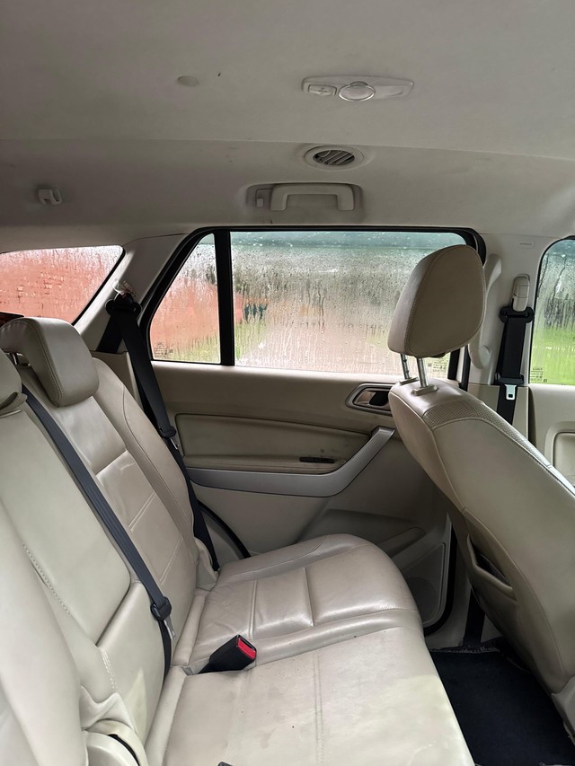 Second-hand 2019 Ford Endeavour Titanium 4X2 for sale in Lucknow-14