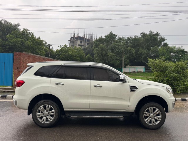 Second-hand 2019 Ford Endeavour Titanium 4X2 for sale in Lucknow-1