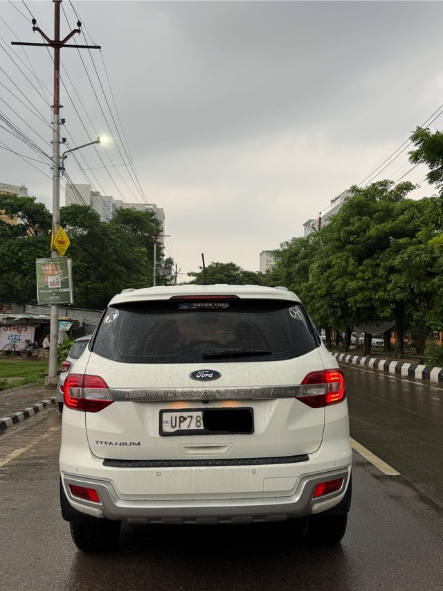 Second-hand 2019 Ford Endeavour Titanium 4X2 for sale in Lucknow-2