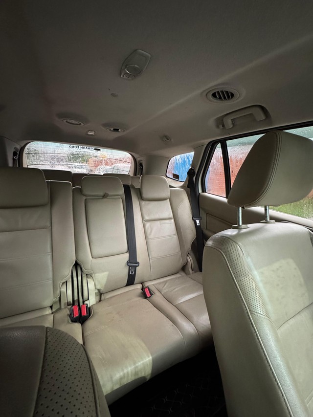 Second-hand 2019 Ford Endeavour Titanium 4X2 for sale in Lucknow-13