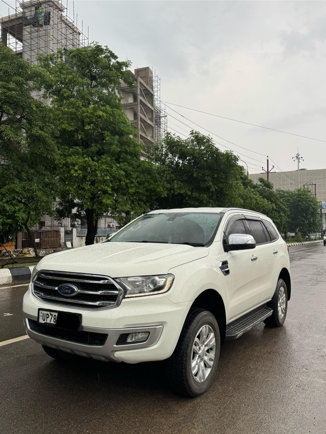 Second-hand 2019 Ford Endeavour Titanium 4X2 for sale in Lucknow-4
