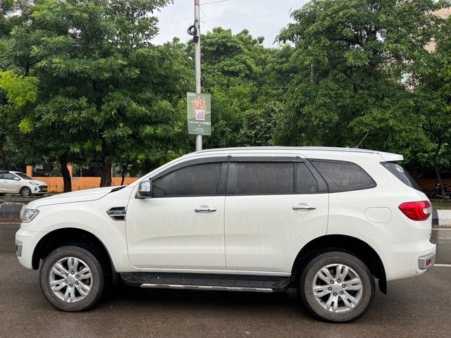 Second-hand 2019 Ford Endeavour Titanium 4X2 for sale in Lucknow-3