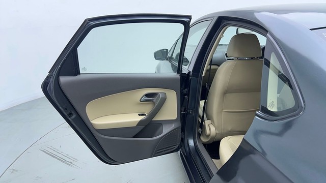 Second-hand 2015 Volkswagen Vento Petrol Highline AT for sale in Gurgaon-35