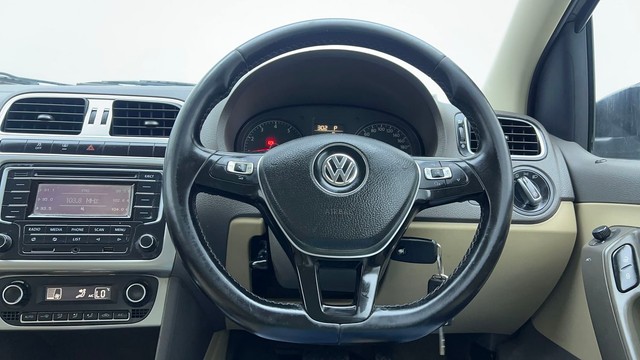 Second-hand 2015 Volkswagen Vento Petrol Highline AT for sale in Gurgaon-32
