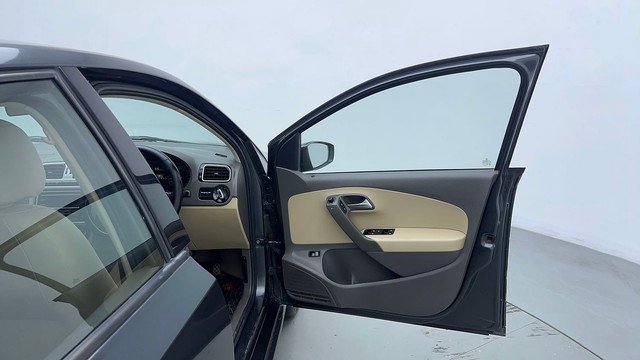 Second-hand 2015 Volkswagen Vento Petrol Highline AT for sale in Gurgaon-16