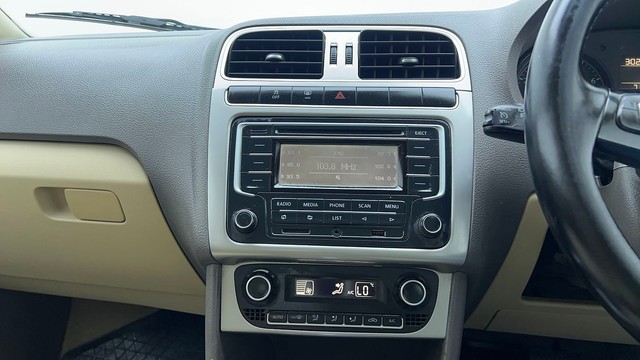 Second-hand 2015 Volkswagen Vento Petrol Highline AT for sale in Gurgaon-23