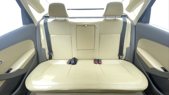 Second-hand 2015 Volkswagen Vento Petrol Highline AT for sale in Gurgaon-38