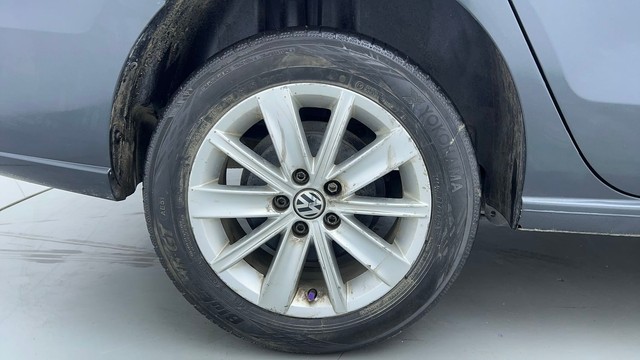 Second-hand 2015 Volkswagen Vento Petrol Highline AT for sale in Gurgaon-18