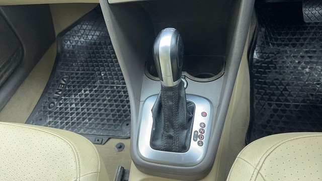 Second-hand 2015 Volkswagen Vento Petrol Highline AT for sale in Gurgaon-12