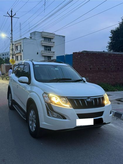 2017 महिंद्रा एक्सयूवी500 R W10 FWD