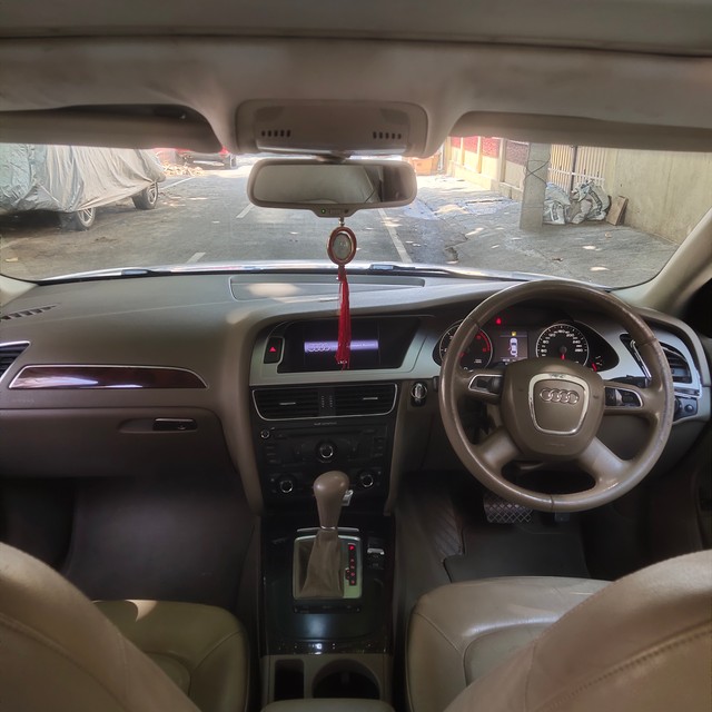 Audi A4 2.0 TDI Second-hand 2011 Audi A4 2.0 TDI for sale in Bangalore-10