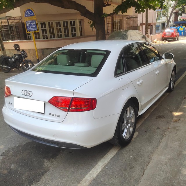 Audi A4 2.0 TDI Second-hand 2011 Audi A4 2.0 TDI for sale in Bangalore-9