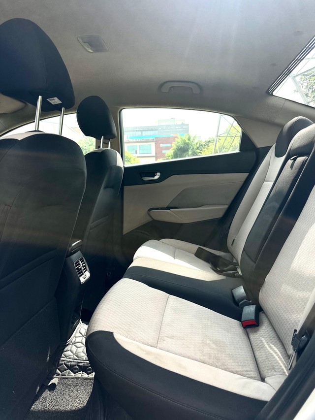 Second-hand 2017 Hyundai Verna 1.6 CRDi SX for sale in Chandigarh-4