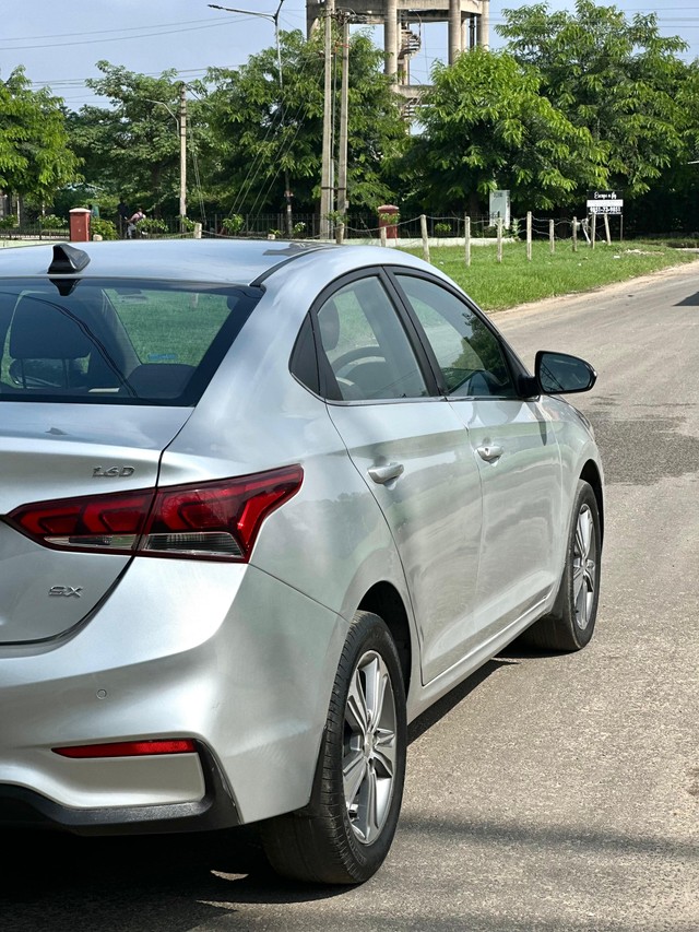 Second-hand 2017 Hyundai Verna 1.6 CRDi SX for sale in Chandigarh-8