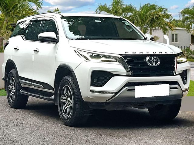 Second-hand 2022 Toyota Fortuner 4X2 Diesel AT BSVI for sale in New Delhi