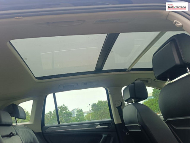 Second-hand 2017 Volkswagen Tiguan 2.0 TDI Highline for sale in Mumbai-7