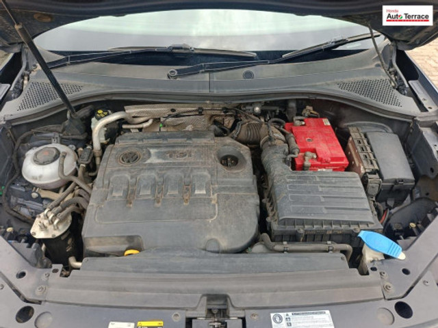 Second-hand 2017 Volkswagen Tiguan 2.0 TDI Highline for sale in Mumbai-17
