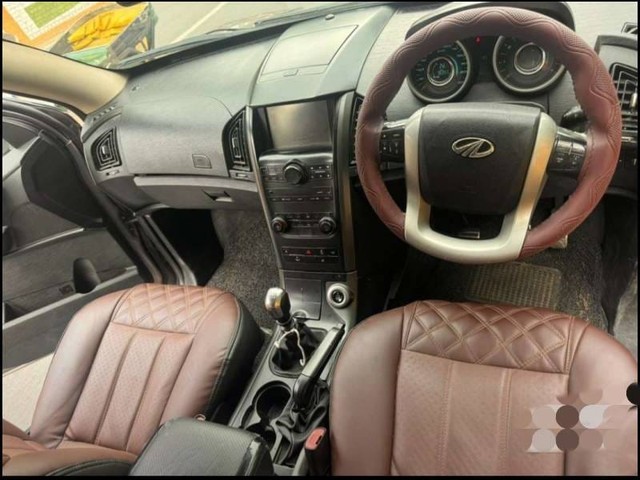 Second-hand 2017 Mahindra XUV500 R W10 FWD for sale in Kanpur-6