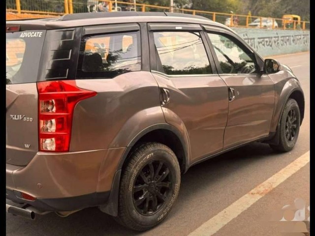 Second-hand 2017 Mahindra XUV500 R W10 FWD for sale in Kanpur-7