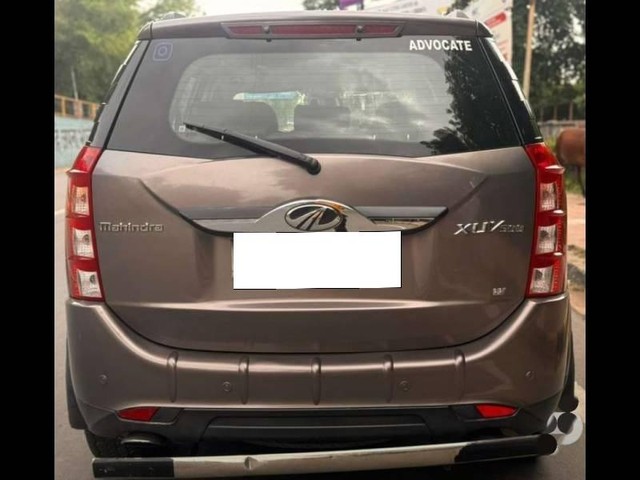 Second-hand 2017 Mahindra XUV500 R W10 FWD for sale in Kanpur-1