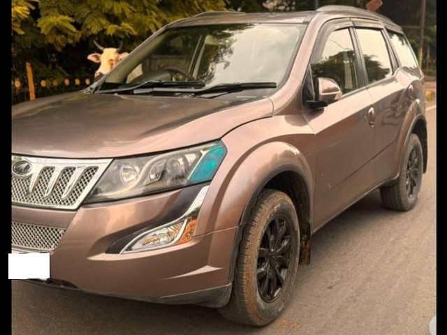 Second-hand 2017 Mahindra XUV500 R W10 FWD for sale in Kanpur-4