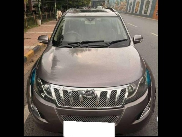 Second-hand 2017 Mahindra XUV500 R W10 FWD for sale in Kanpur-5
