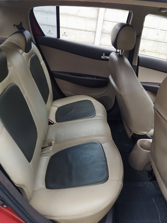 Hyundai i20 1.2 Magna Second-hand 2010 Hyundai i20 1.2 Magna for sale in Hyderabad-4