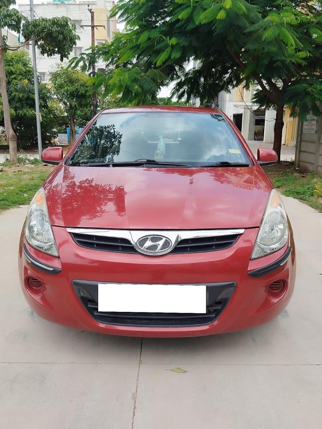 Hyundai i20 1.2 Magna Second-hand 2010 Hyundai i20 1.2 Magna for sale in Hyderabad-3