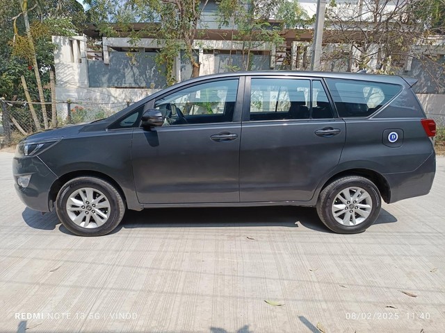 Second-hand 2017 Toyota Innova Crysta 2.4 G MT BSIV for sale in Hyderabad-2