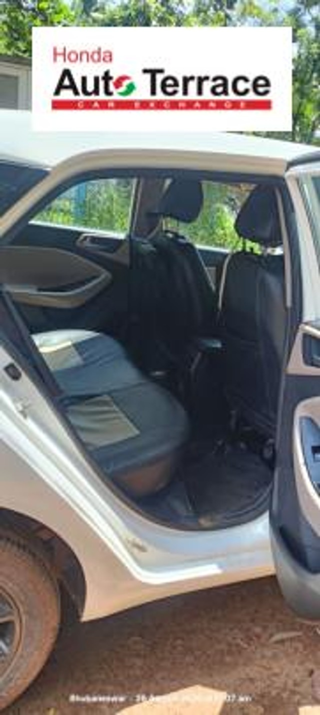 Second-hand 2019 Hyundai i20 Sportz Plus for sale in Bhubaneswar-11