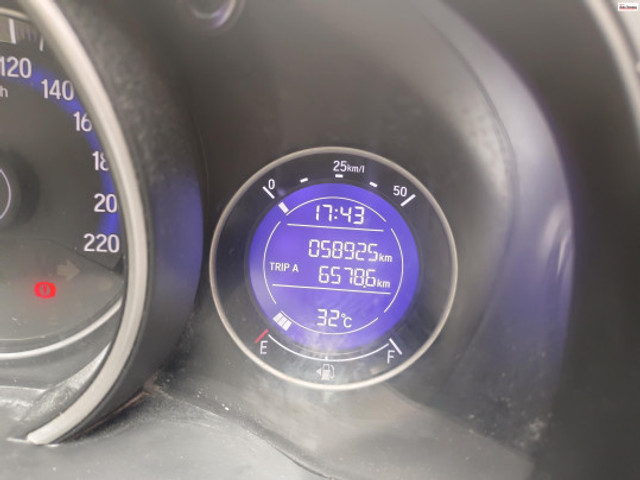 Second-hand 2016 Honda Jazz VX CVT for sale in Chennai-7