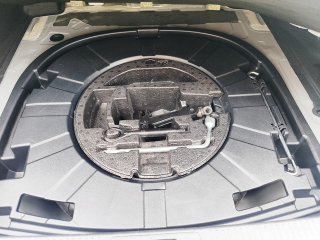 Toyota Camry 2.5 Hybrid Second-hand 2024 Toyota Camry 2.5 Hybrid for sale in Jaipur-13