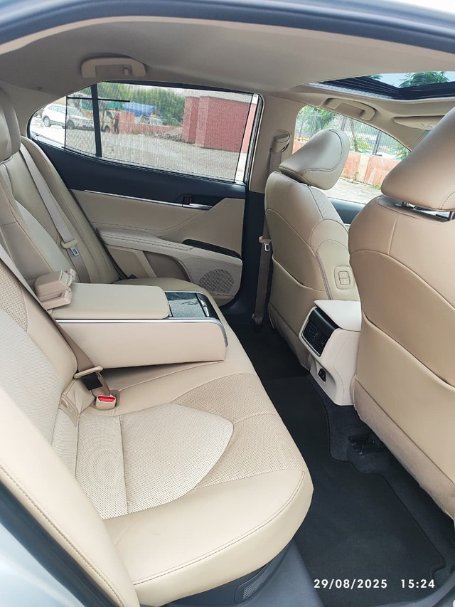 Toyota Camry 2.5 Hybrid Second-hand 2024 Toyota Camry 2.5 Hybrid for sale in Jaipur-15