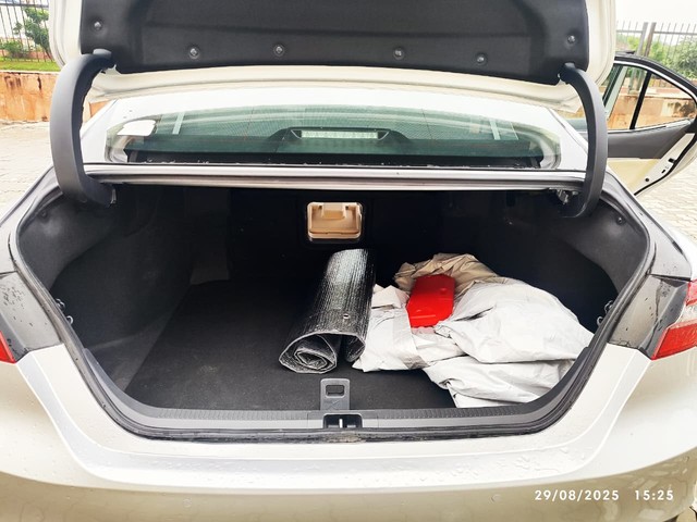 Toyota Camry 2.5 Hybrid Second-hand 2024 Toyota Camry 2.5 Hybrid for sale in Jaipur-10