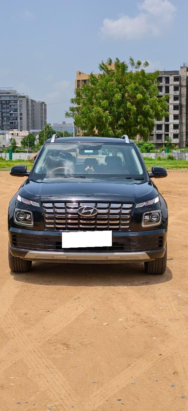 Second-hand 2024 Hyundai Venue SX Diesel for sale in Ahmedabad