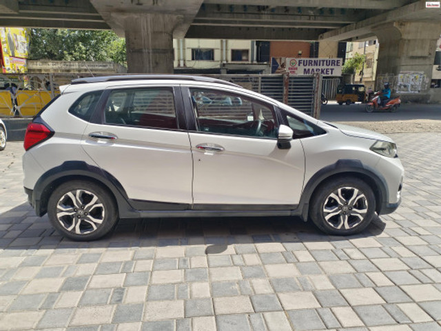 Second-hand 2017 Honda WR-V i-VTEC VX for sale in Chennai-3