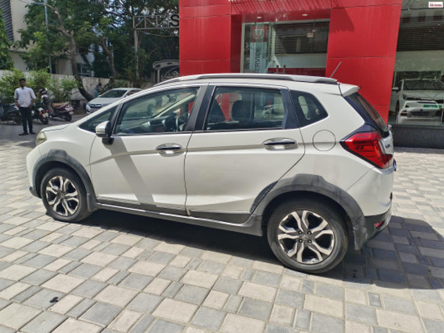 Second-hand 2017 Honda WR-V i-VTEC VX for sale in Chennai-4