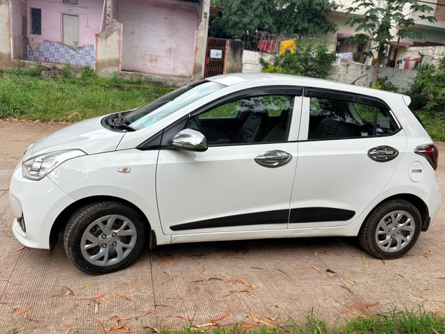 Hyundai Grand i10 CRDi Sportz Second-hand 2017 Hyundai Grand i10 CRDi Sportz for sale in Aurangabad-8