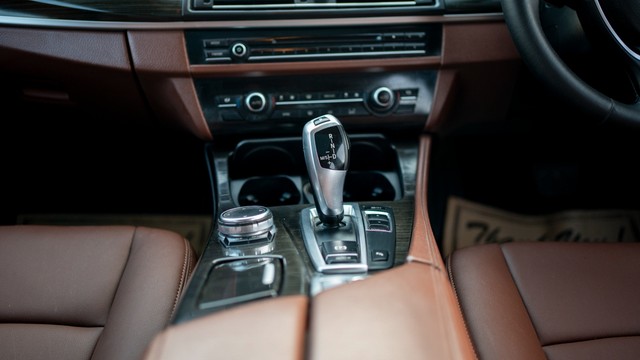 Second-hand 2016 BMW 5 Series 520d Luxury Line for sale in New Delhi-17