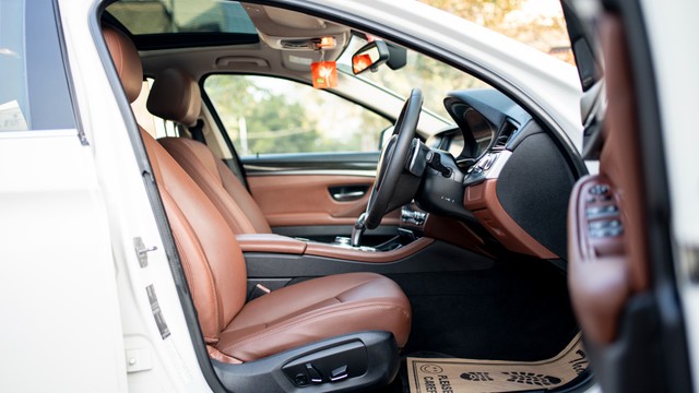 Second-hand 2016 BMW 5 Series 520d Luxury Line for sale in New Delhi-15