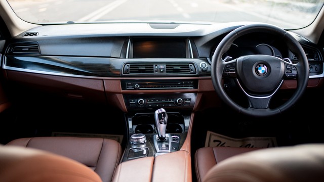 Second-hand 2016 BMW 5 Series 520d Luxury Line for sale in New Delhi-16