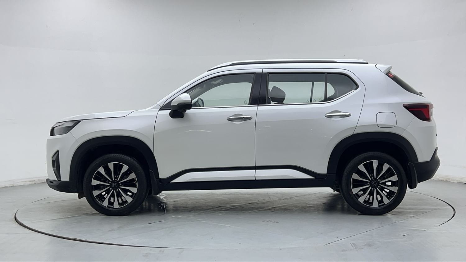 Buy Used Honda Elevate ZX Non RF of 2024 model @ 13,14,000 INR in