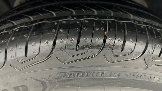 Second-hand 2018 Ford Figo Titanium AT 2019-2020 for sale in Ahmedabad-32